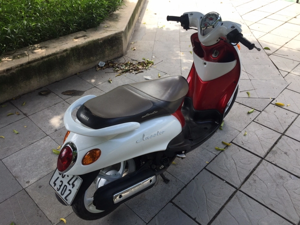 Yamaha classico thời trang màu trắng đỏ cuối 2010