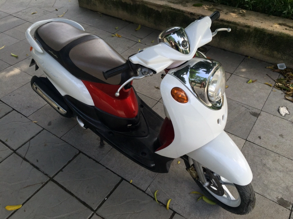 Yamaha classico thời trang màu trắng đỏ cuối 2010