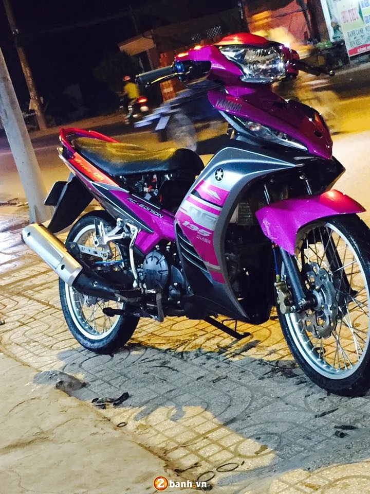 Yamaha exciter 135 duyên dáng với bộ áo màu hồng