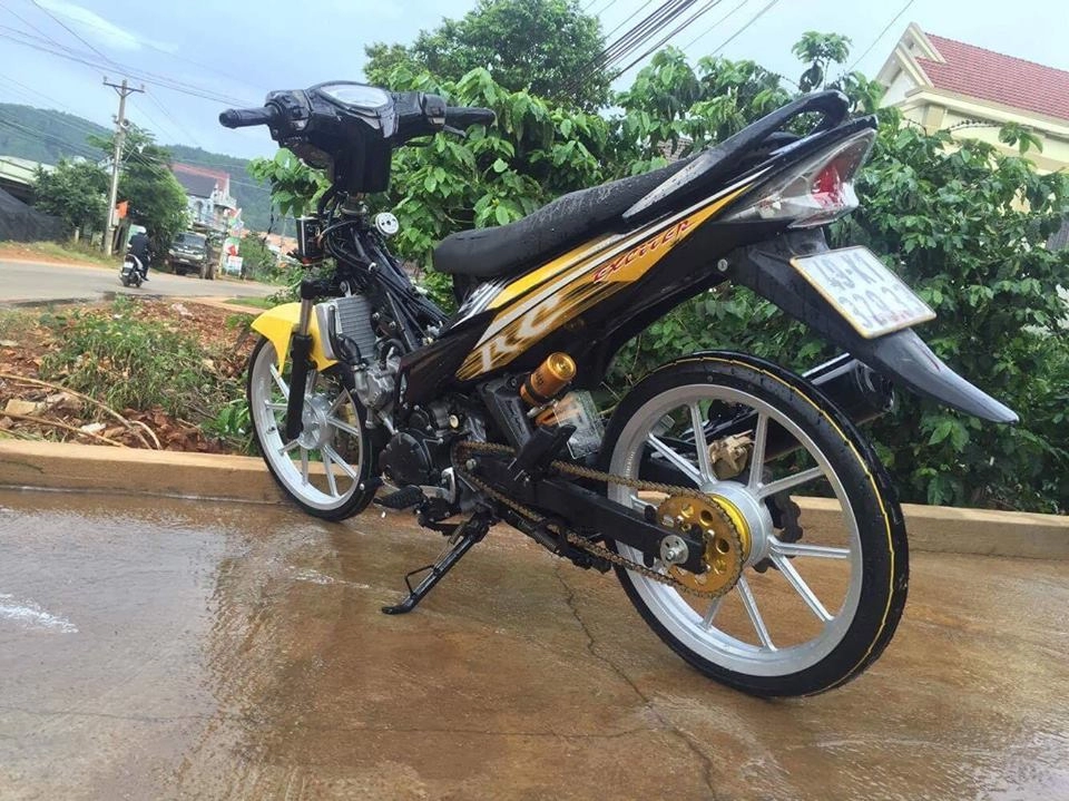 Yamaha exciter 135cc nghiêng ngã trước trống đồng đông sơn