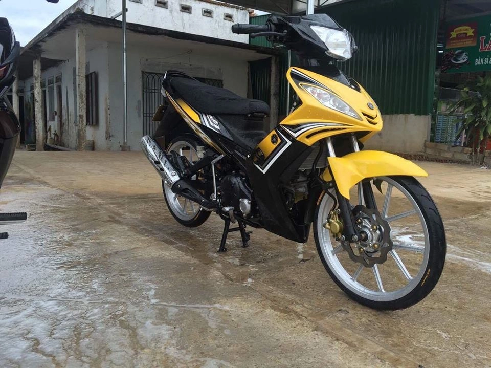 Yamaha exciter 135cc nghiêng ngã trước trống đồng đông sơn