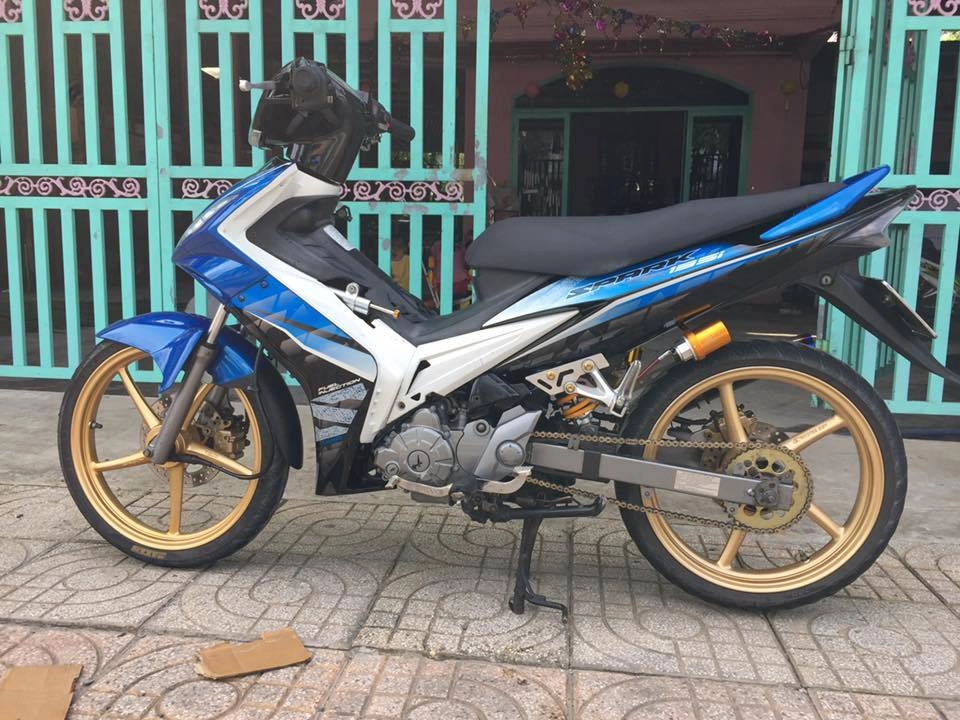 Yamaha exciter 2011 độ kiểng lột xác với bộ áo 2010