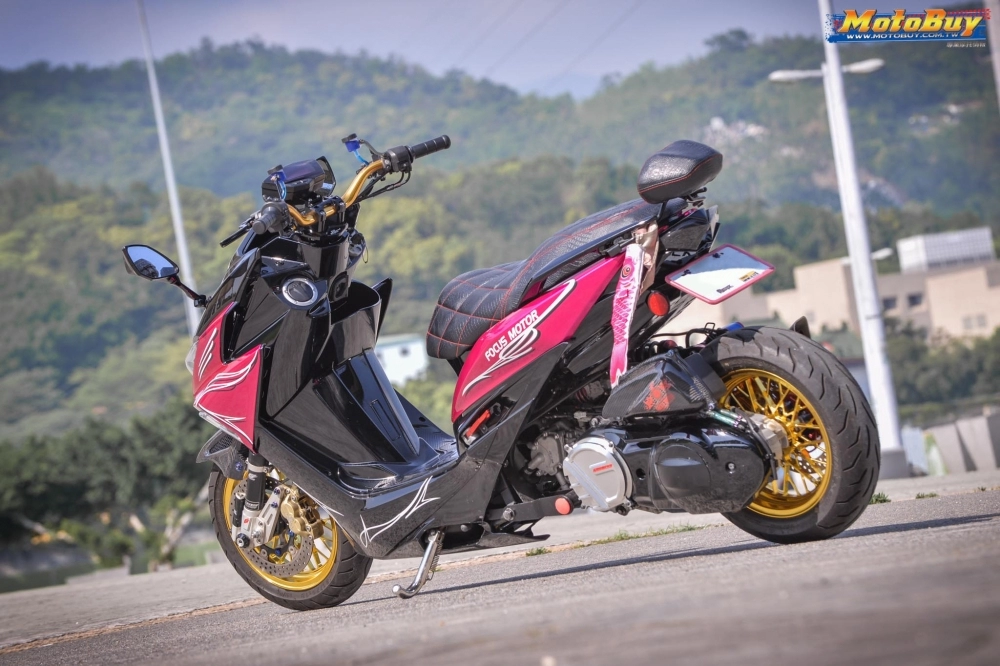 Yamaha force 155 độ - nữ thần cá tính với tone màu hồng của biker xứ đài