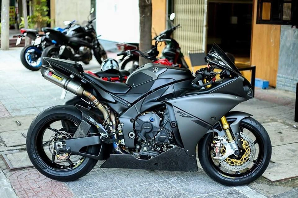 Yamaha r1 bản độ matte black ấn tượng trên đất việt