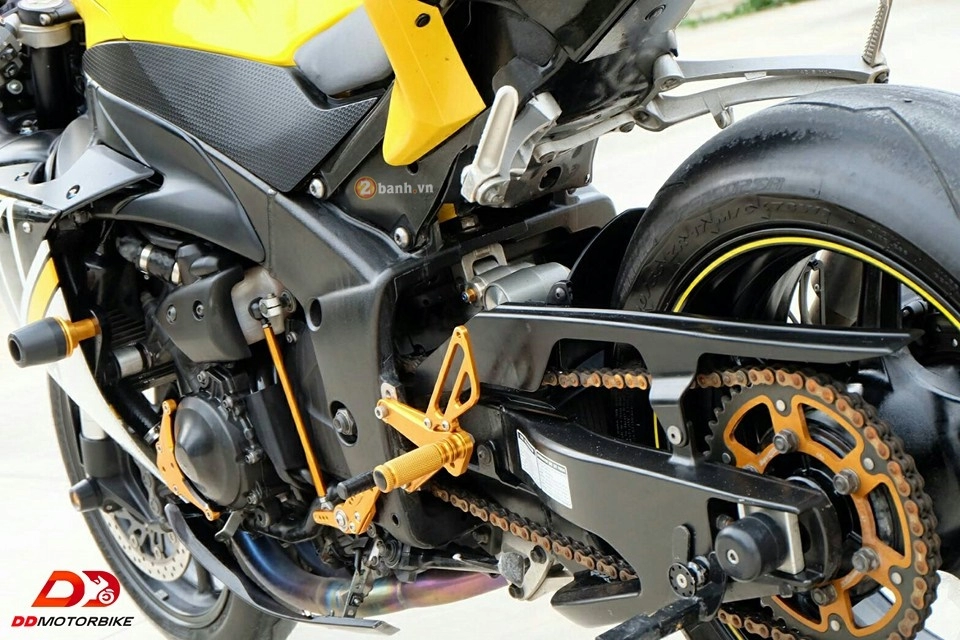 Yamaha r1 đầy kiêu sa khoe dáng trên đất thái