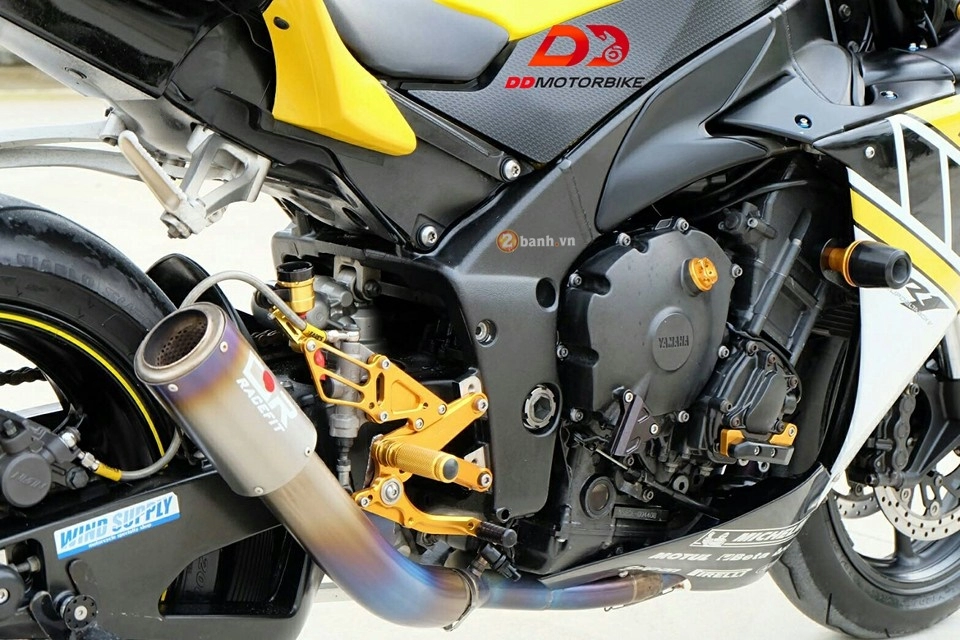 Yamaha r1 đầy kiêu sa khoe dáng trên đất thái