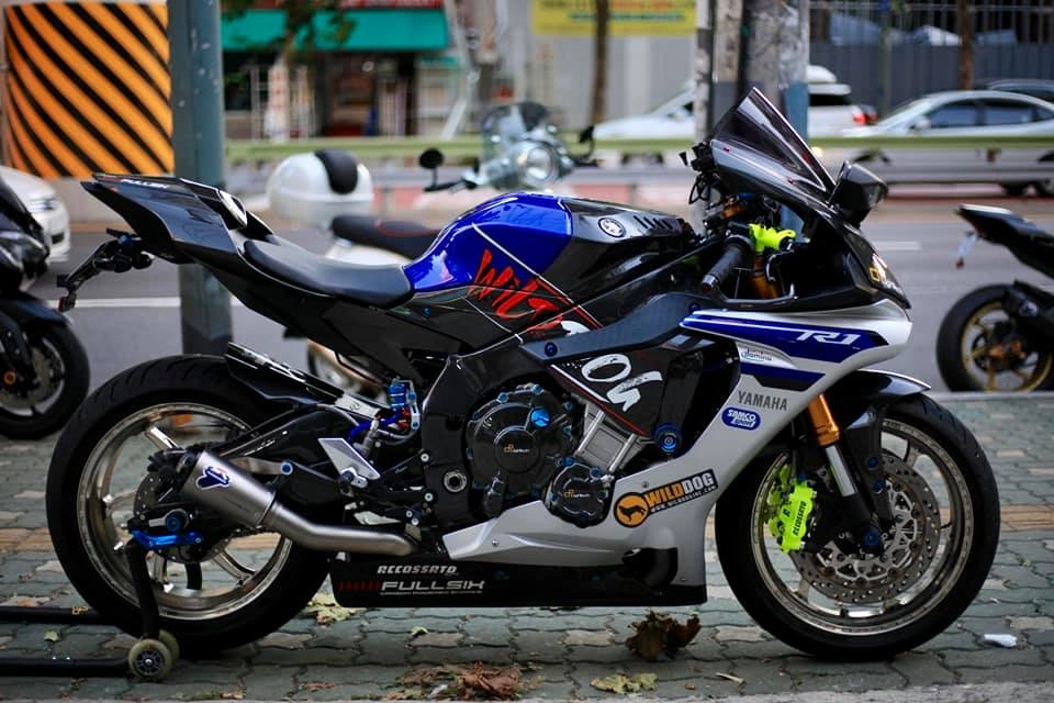 Yamaha r1 độ cộm cán với dàn chân oz racing titan