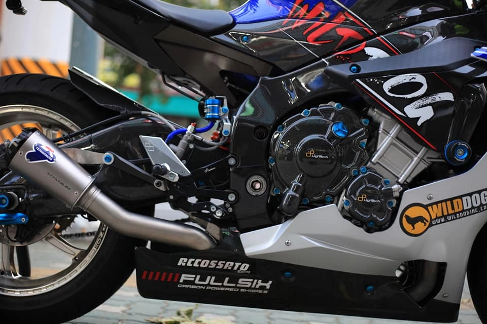 Yamaha r1 độ cộm cán với dàn chân oz racing titan