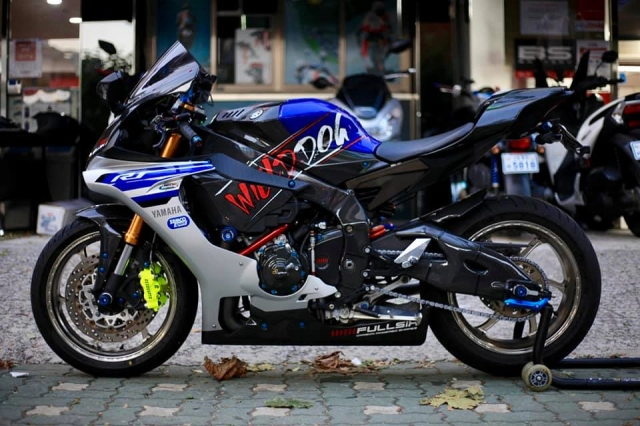 Yamaha r1 độ cộm cán với dàn chân oz racing titan