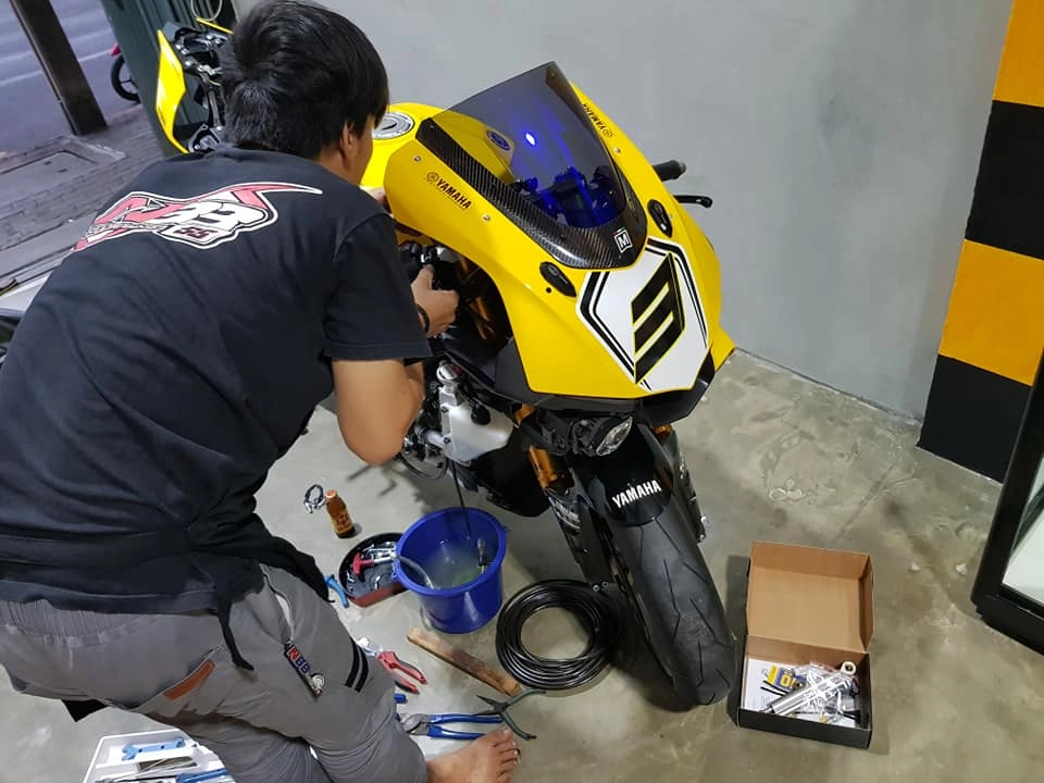 Yamaha r1 phiên bản 60th anniversary với loạt nâng cấp hết hồn 