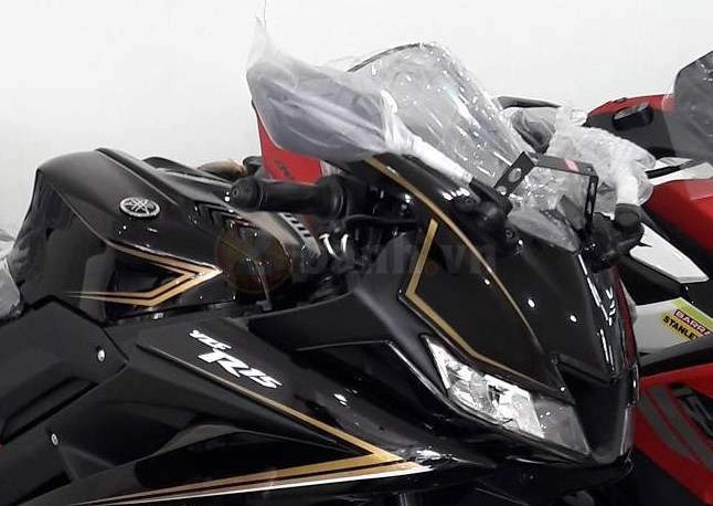 Yamaha r15 2018 bổ sung thêm màu mới được bán với giá hơn 64 triệu đồng