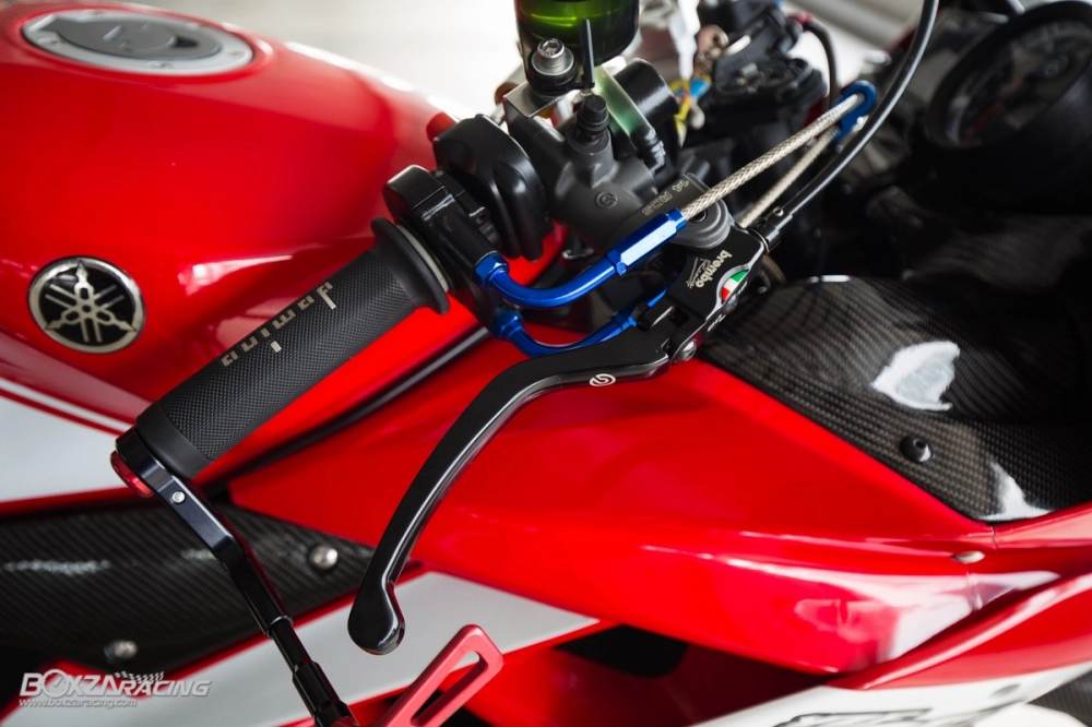 Yamaha r15 độ mang option đồ chơi đậm chất thể thao của biker thái