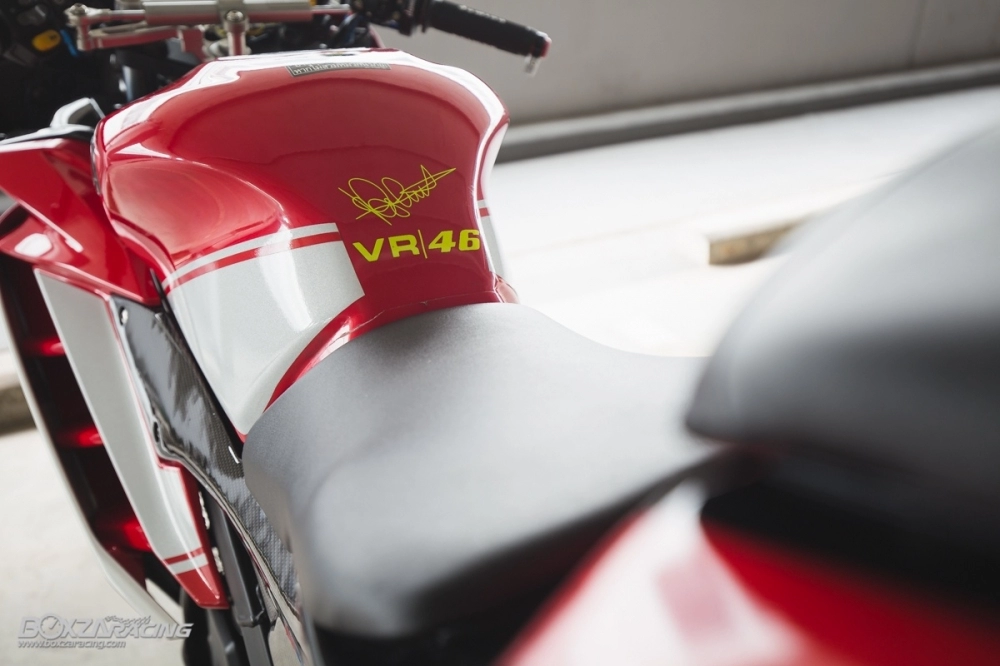 Yamaha r15 độ mang option đồ chơi đậm chất thể thao của biker thái