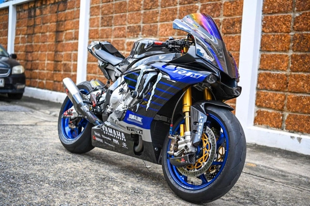 Yamaha r1m độ siêu ấn tượng với phong cách đường đua monster gp