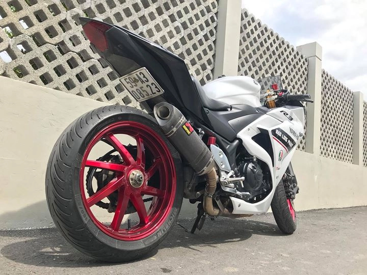 Yamaha r3 quỷ dữ một giò đẹp khó cưỡng từ biker việt