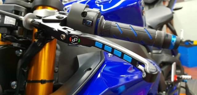 Yamaha r6 căng cứng với nhà tài trợ lightech