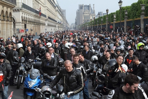  10000 môtô tràn vào paris 