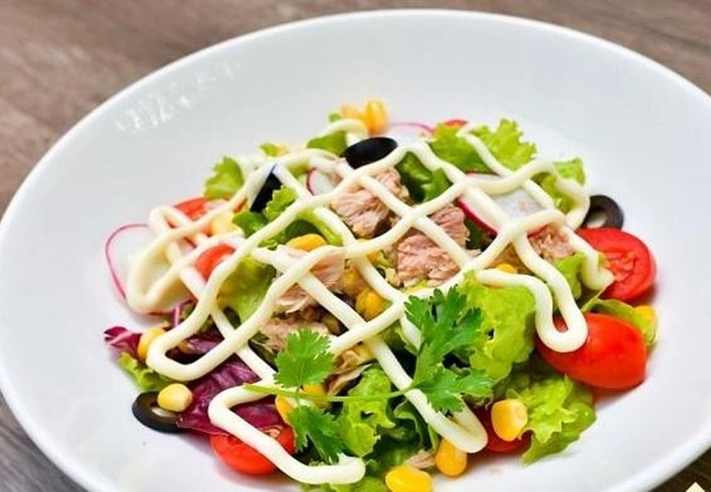 4 cách làm salad cá ngừ ngon bổ dưỡng đơn giản tại nhà