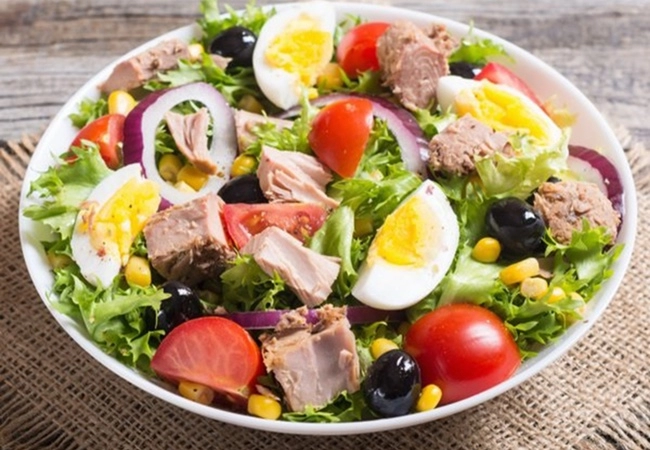 4 cách làm salad cá ngừ ngon bổ dưỡng đơn giản tại nhà