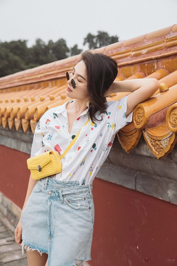 4 tuyệt chiêu hạ nhiệt khi diện đồ jeans chị em chắc chắn nằm lòng trong ngày nóng hầm hập