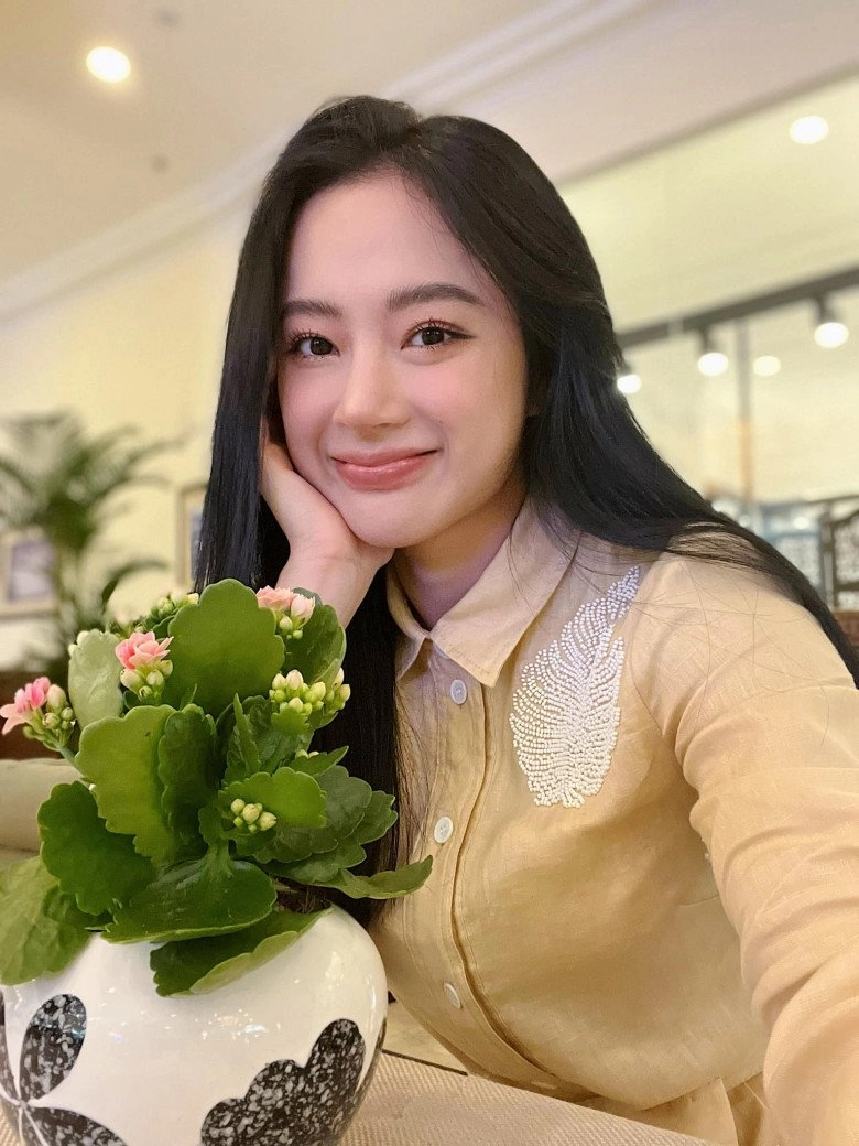 Angela phương trinh khoe sắc cạnh con gái nuôi không phấn son điệu đà vẫn đẹp tựa nàng thơ