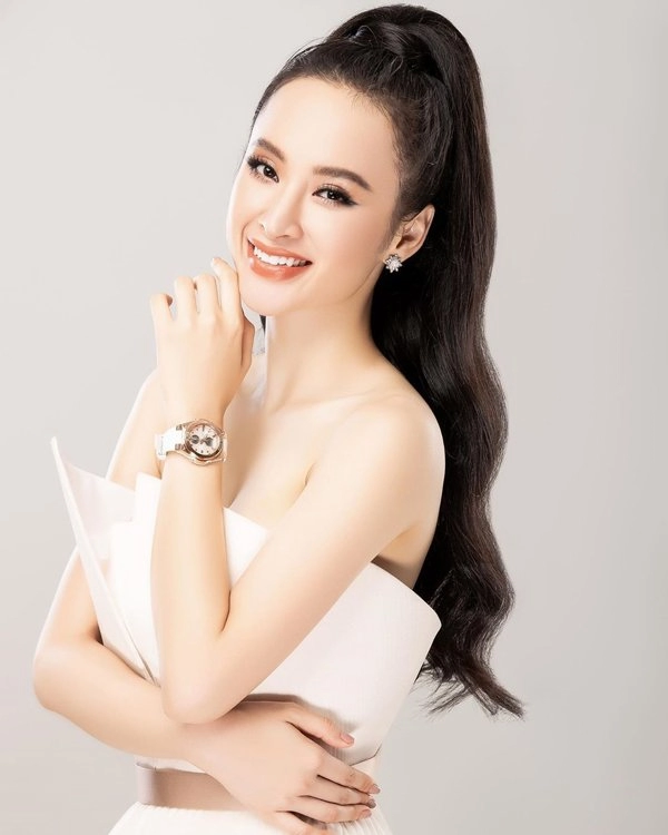 Bất ngờ khoe hình ảnh gợi cảm phải chăng angela phương trinh sắp trở lại showbiz