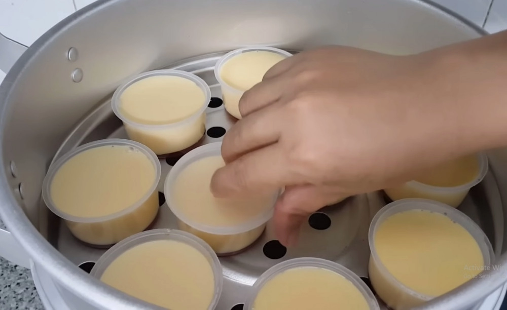 Cách làm bánh flan đơn giản tại nhà thơm mềm không bị tanh rỗ