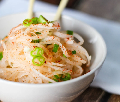 Chỉ cần 15 phút có ngay salad củ cải