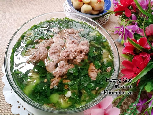 Con dâu nấu mâm cơm chỉ 2 món canh cáy rau đay mướp hương và cà trắng nhà chồng vẫn ăn vèo vèo