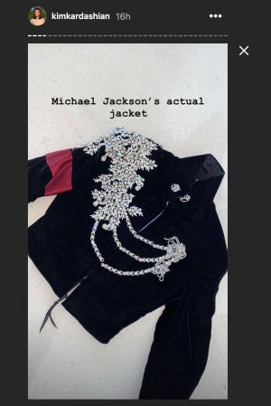 Con gái 6 tuổi của kim kardashian sở hữu áo kỷ vật của michael jackson 65 nghìn đô