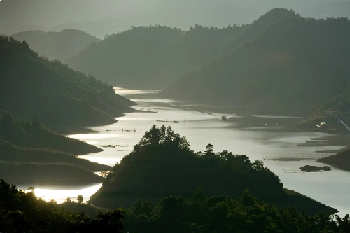 hạ long trên cạn ở thung nai