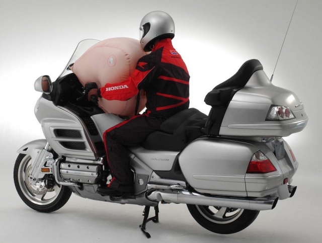 Honda đang phát triển cải tiến túi khí trên xe máy
