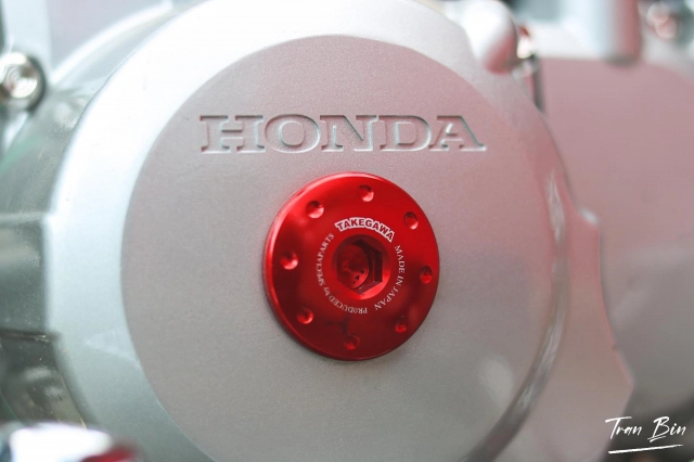 Honda dream độ tràn ngập những món đồ chơi trang trí sắc sảo