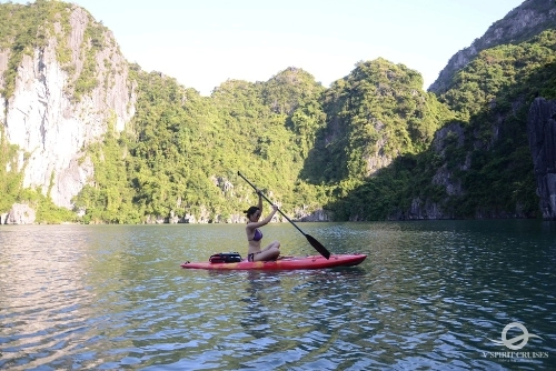 Khám phá vịnh lan hạ bằng ván lướt stand up paddle