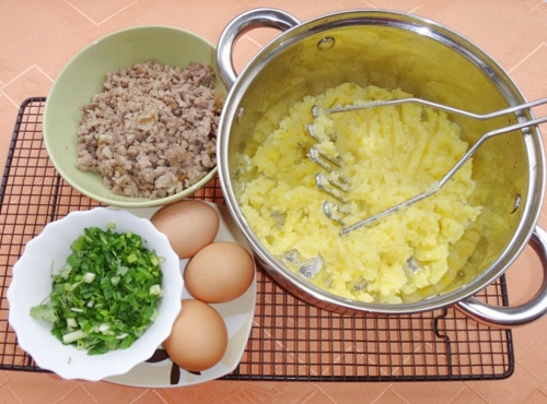 Khoai tây nghiền trứng thịt nướng