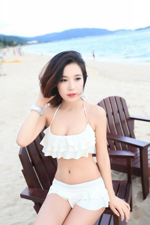 Khoe hình diện bikini cực mát mẻ phạm hương tiết lộ dự định tái xuất việt nam