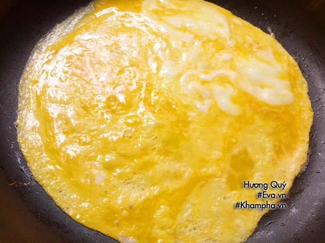 Làm cơm tôm trứng kiểu này cả nhà ai cũng mê