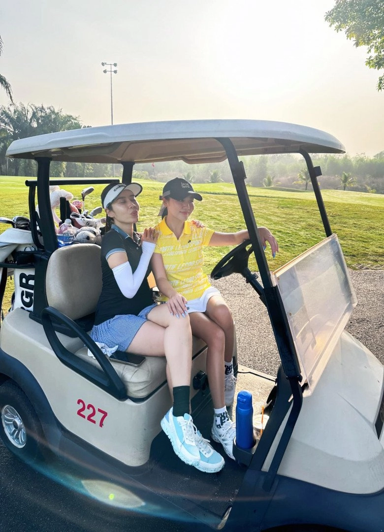 Lưu hương giang khoe ưu điểm mướt mát bao người mê trên sân golf lại bị hồ hoài anh nói cá mập