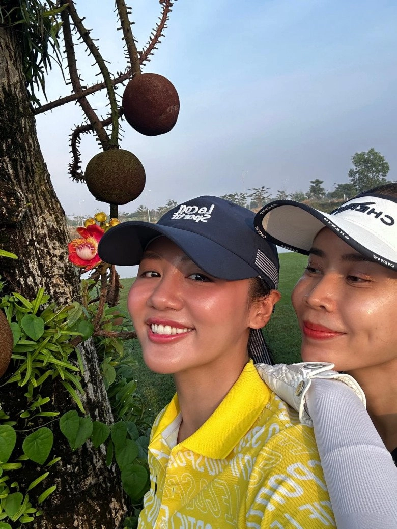 Lưu hương giang khoe ưu điểm mướt mát bao người mê trên sân golf lại bị hồ hoài anh nói cá mập