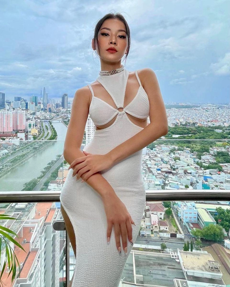 Màn đụng hàng gây thổn thức của 2 hotgirl đi hát phí phương anh xịn nhưng chi pu vẫn hơn