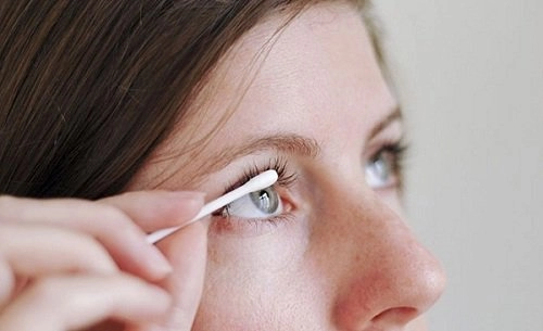 Mẹo vặt 3 phút với mascara giúp bạn có làn mi cong dài ngay tức thì như dùng mi giả