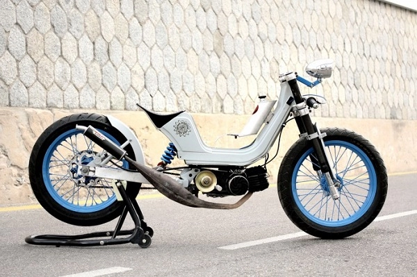 Moped cổ trở nên trẻ trung với phong cách cafe racer