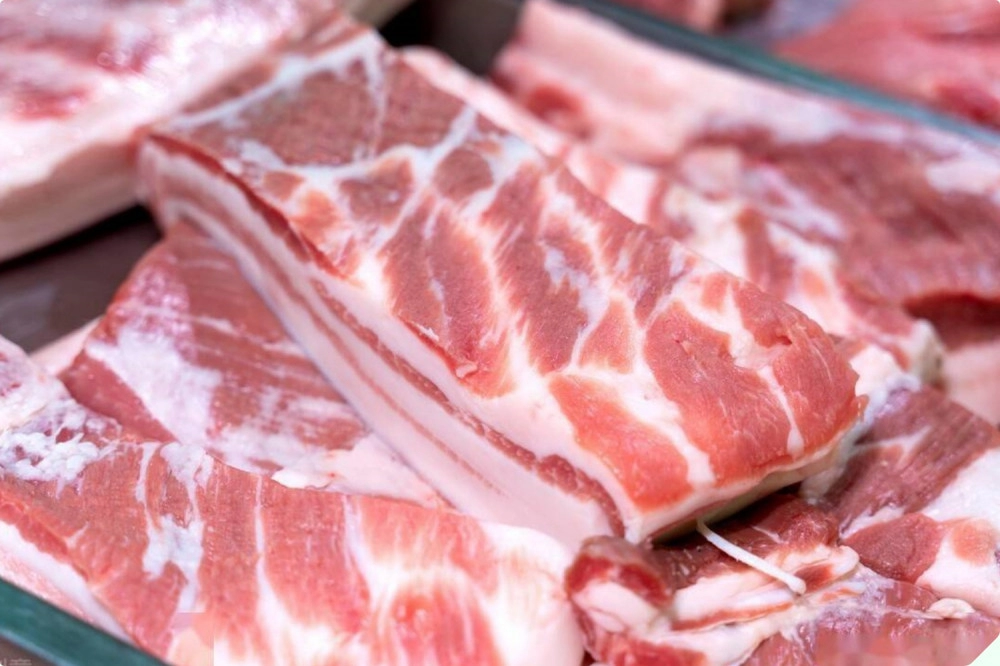 Mua thịt lợn nên chọn miếng sẫm hay nhạt màu cứ nhìn kỹ 3 điểm người bán thịt tài mấy cũng không lừa được bạn