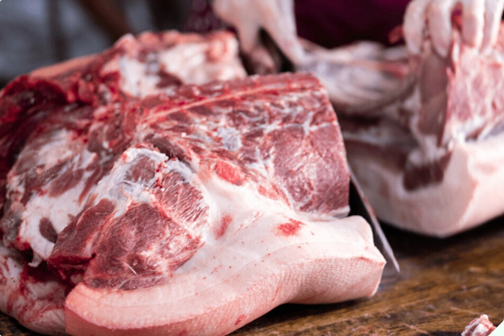 Mua thịt lợn nên chọn miếng sẫm hay nhạt màu cứ nhìn kỹ 3 điểm người bán thịt tài mấy cũng không lừa được bạn