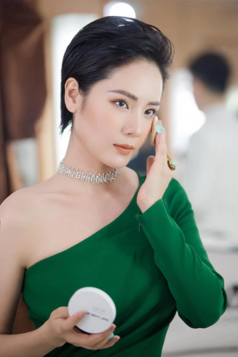 Mũi bị biến dạng giọng ca bí ẩn nhất showbiz việt vẫn khéo chứng minh không phẫu thuật thẩm mỹ