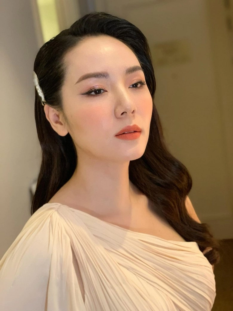 Mũi bị biến dạng giọng ca bí ẩn nhất showbiz việt vẫn khéo chứng minh không phẫu thuật thẩm mỹ