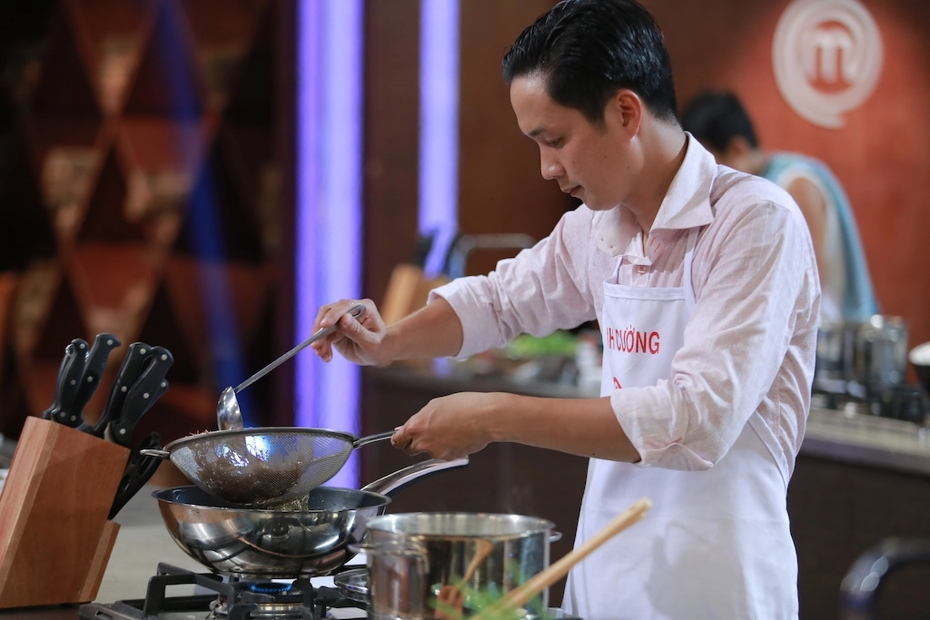 Nghi vấn thí sinh top 3 masterchef vn là đầu bếp chuyên nghiệp