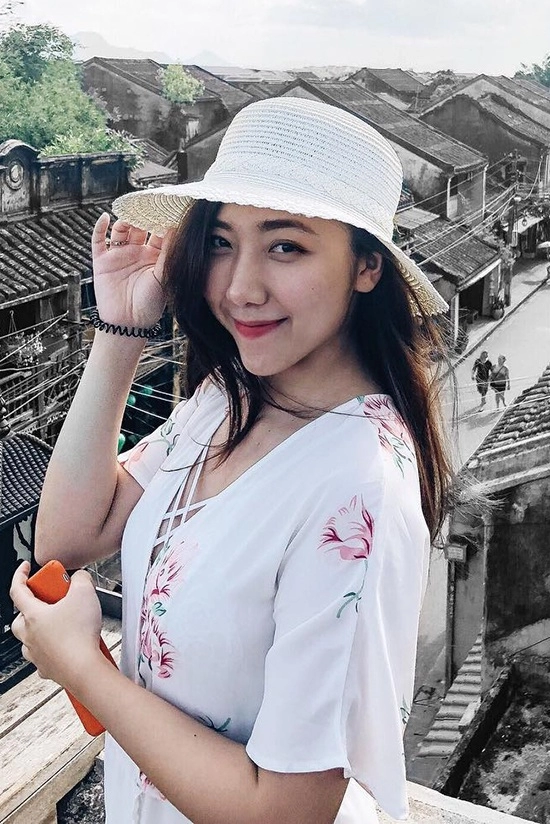 Ngoài em gái uyển ân nổi tiếng showbiz trấn thành còn có một em gái lấy chồng hong kong mẹ 2 con vừa đẹp vừa giàu làm bà chủ nhà hàng