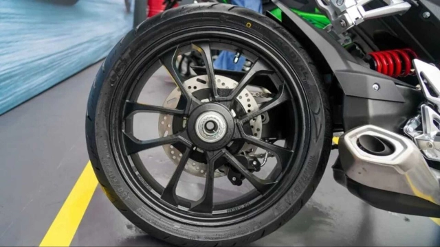 Nhà sản xuất trung quốc zongshen ra mắt cyclone rc 401 r với ngoại hình như superbike