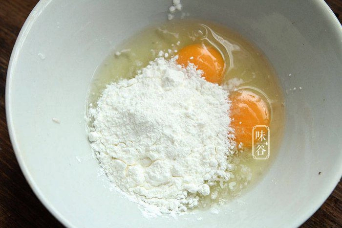 Nhúng khoai lang vào trứng rồi đem nấu được món ăn chơi ngon xoắn lưỡi
